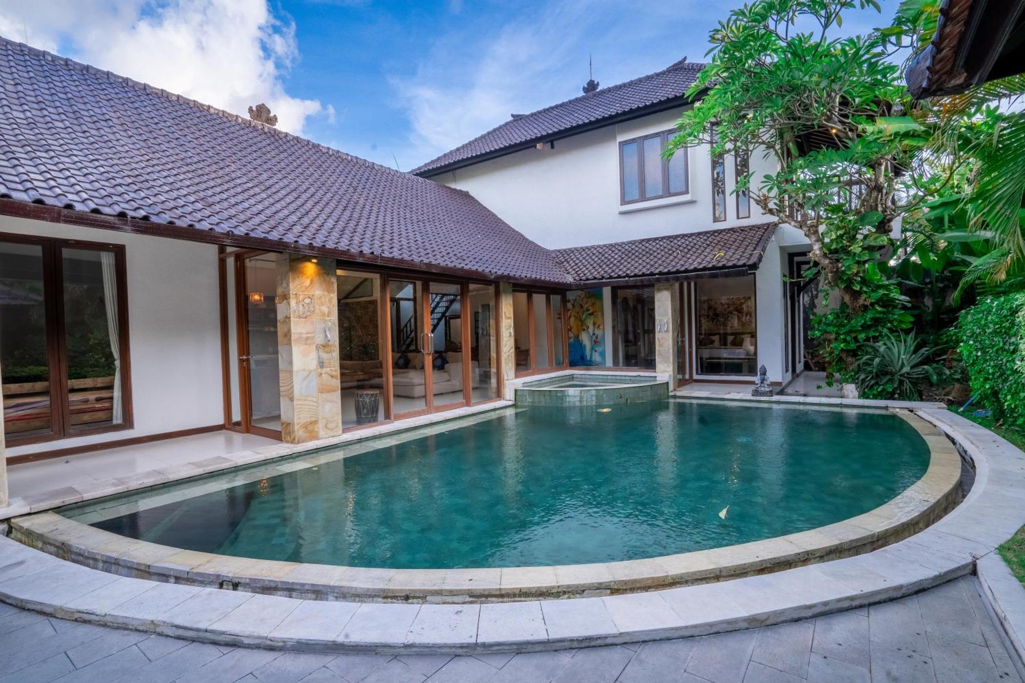 Villa 5 Bedroom With Pool At 5 Mnt To By Car Seminyak (Bali)