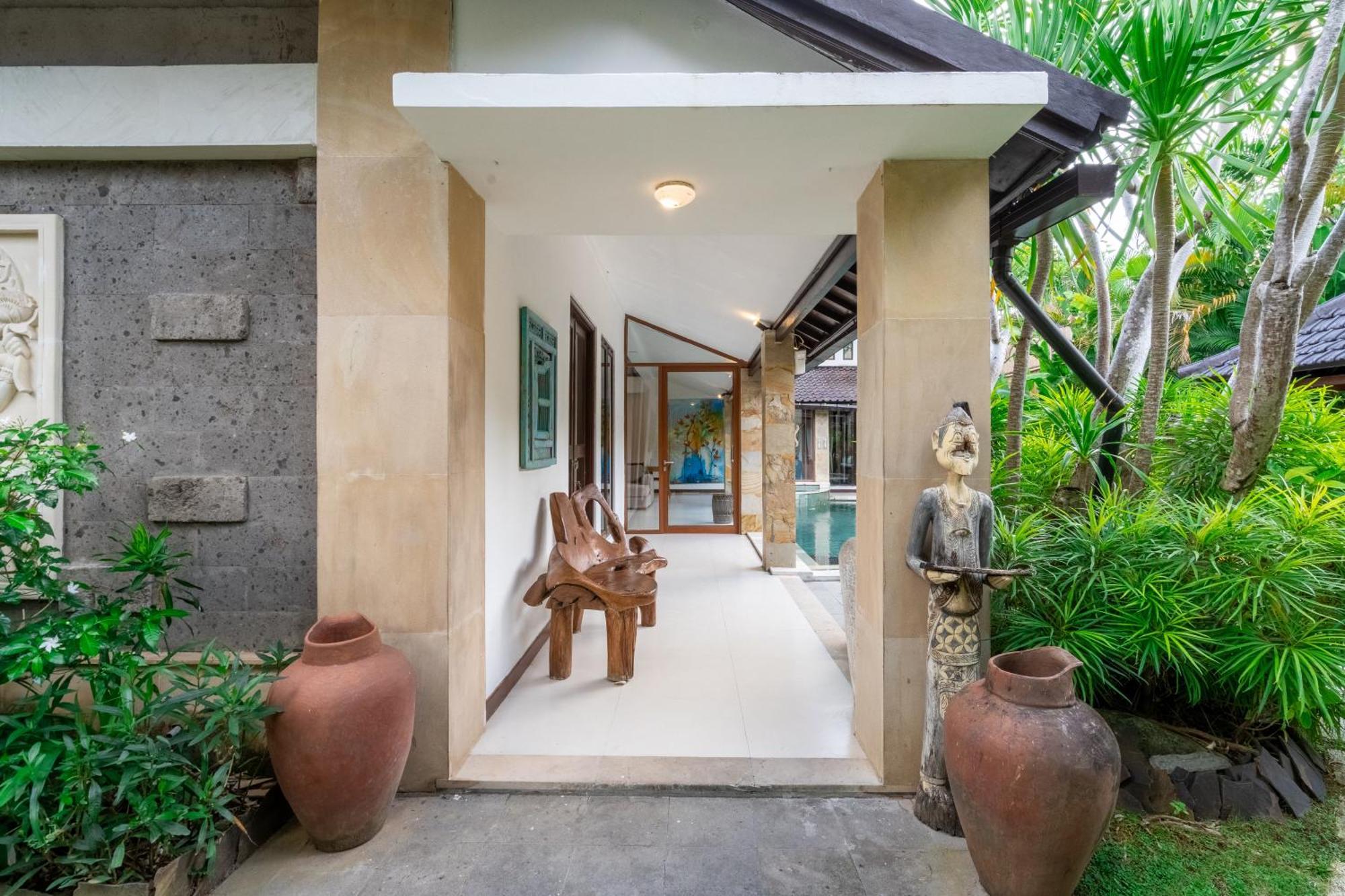 5 Bedroom With Pool At 5 Mnt To By Car Villa