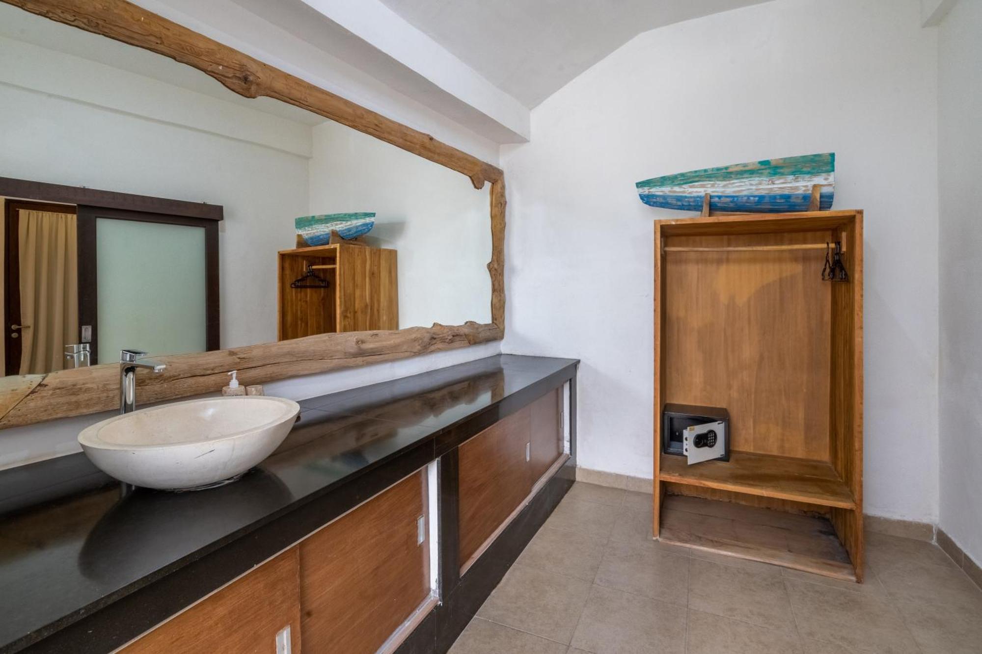 Villa 5 Bedroom With Pool At 5 Mnt To By Car Seminyak (Bali)