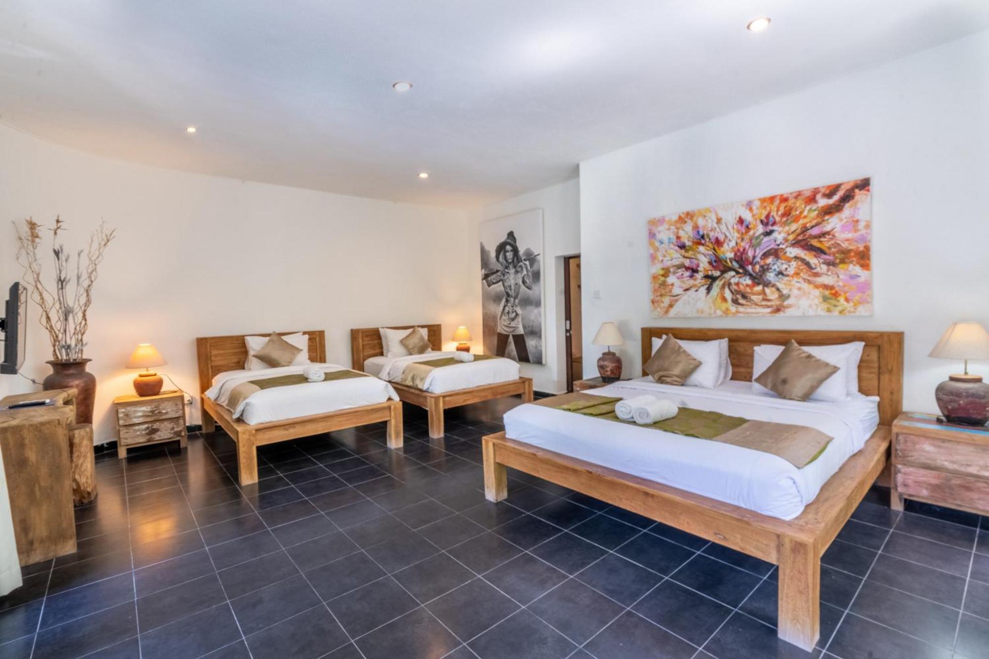 5 Bedroom With Pool At 5 Mnt To By Car Villa
