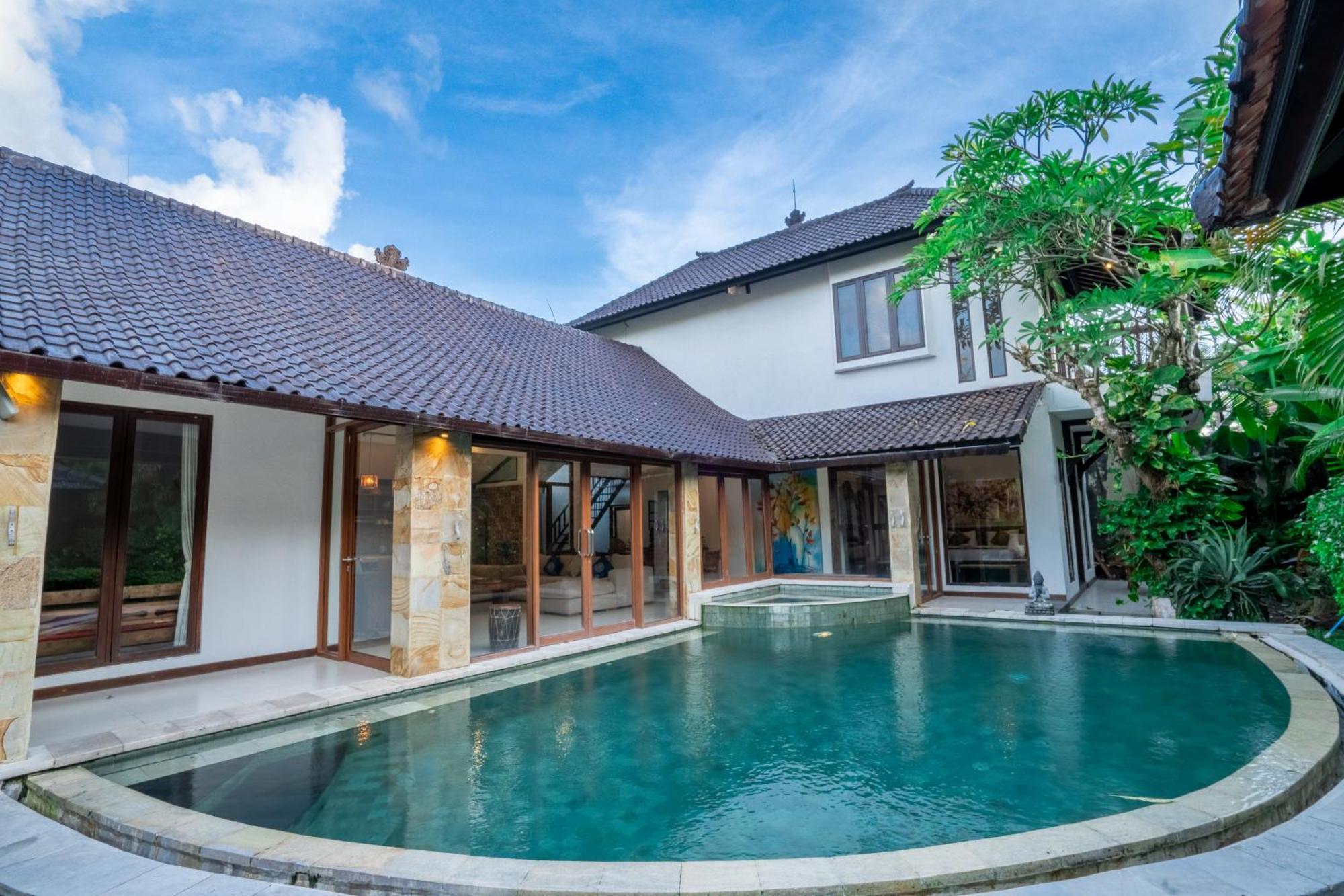 5 Bedroom With Pool At 5 Mnt To By Car *