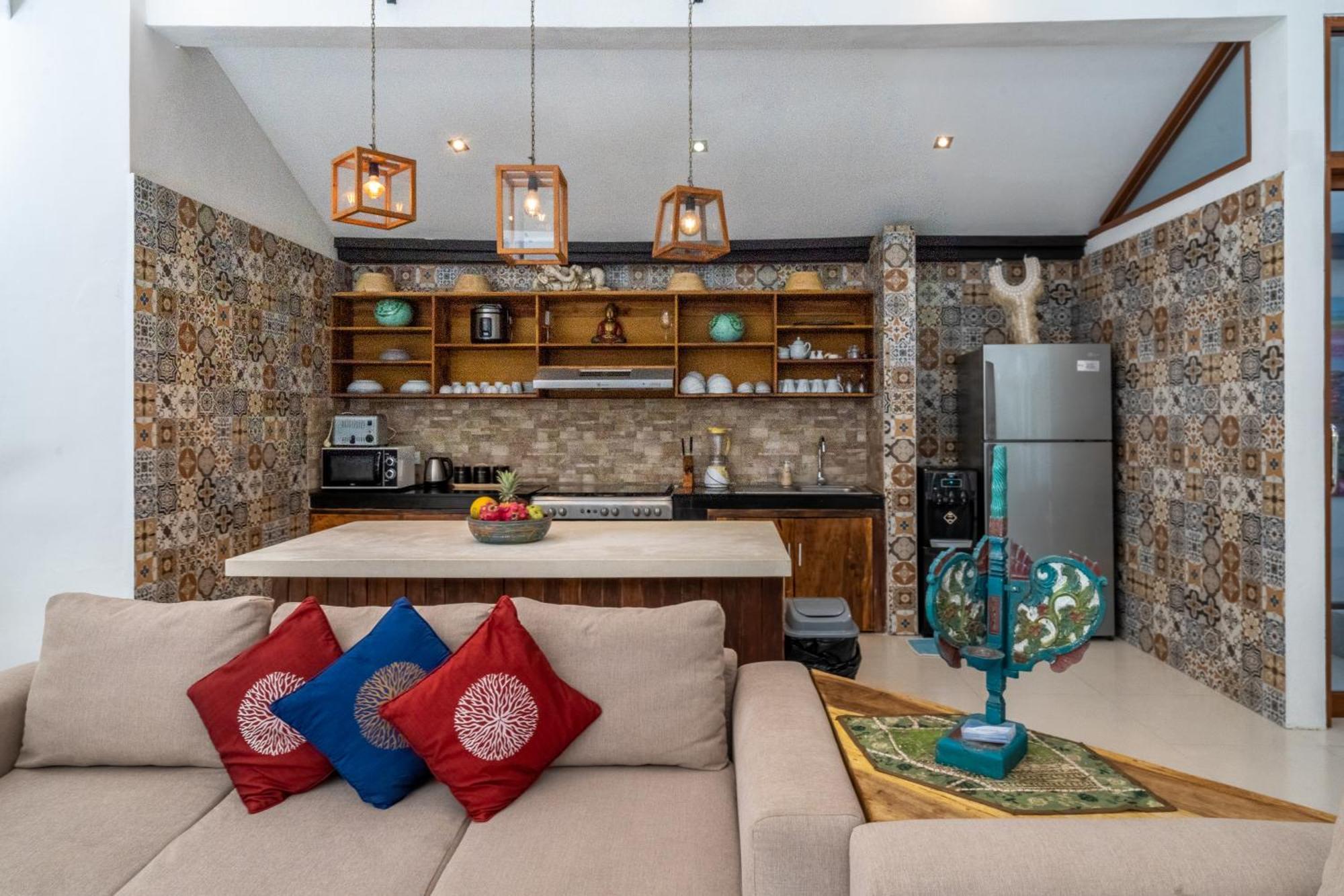 5 Bedroom With Pool At 5 Mnt To By Car Villa