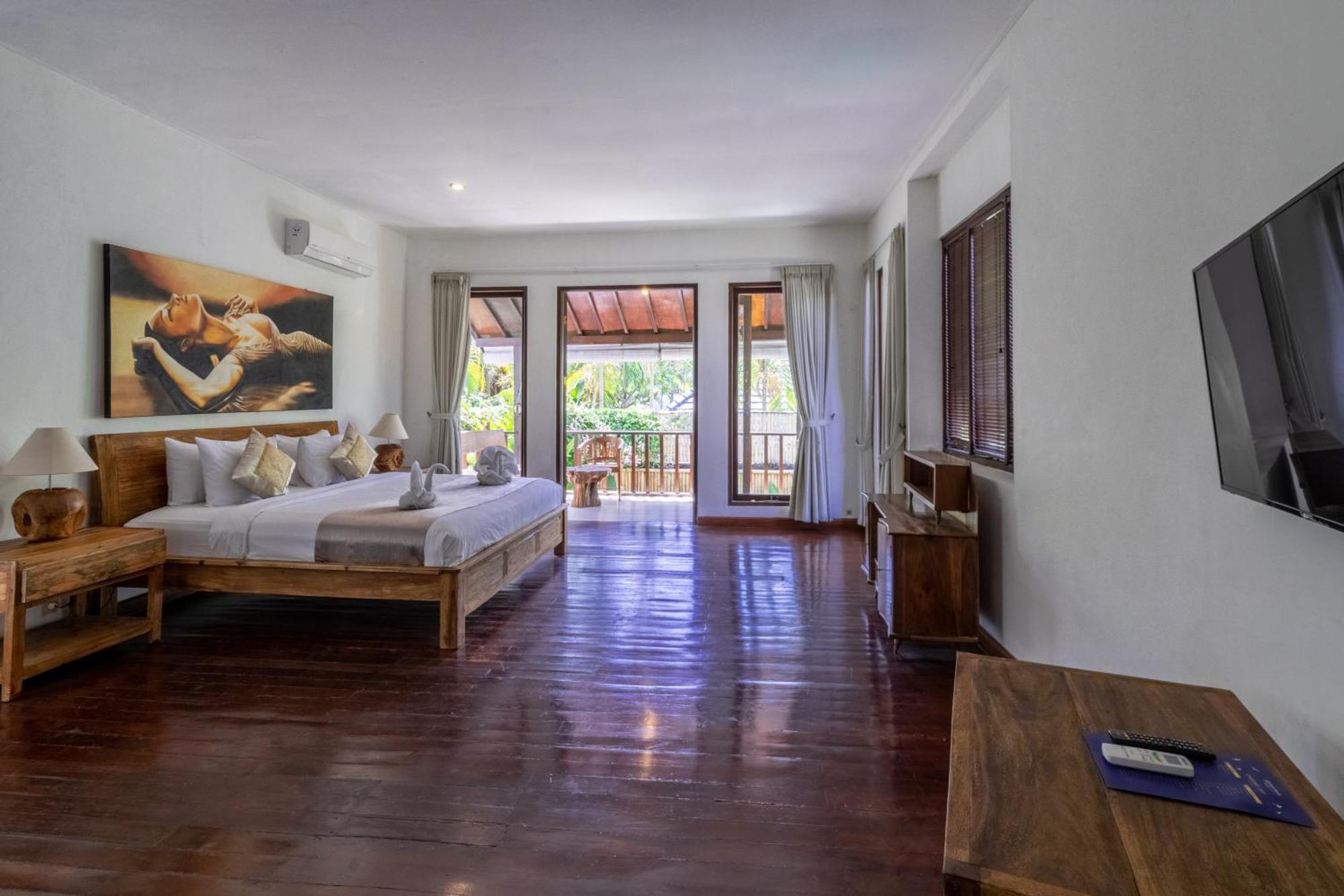 Villa 5 Bedroom With Pool At 5 Mnt To By Car Seminyak (Bali)