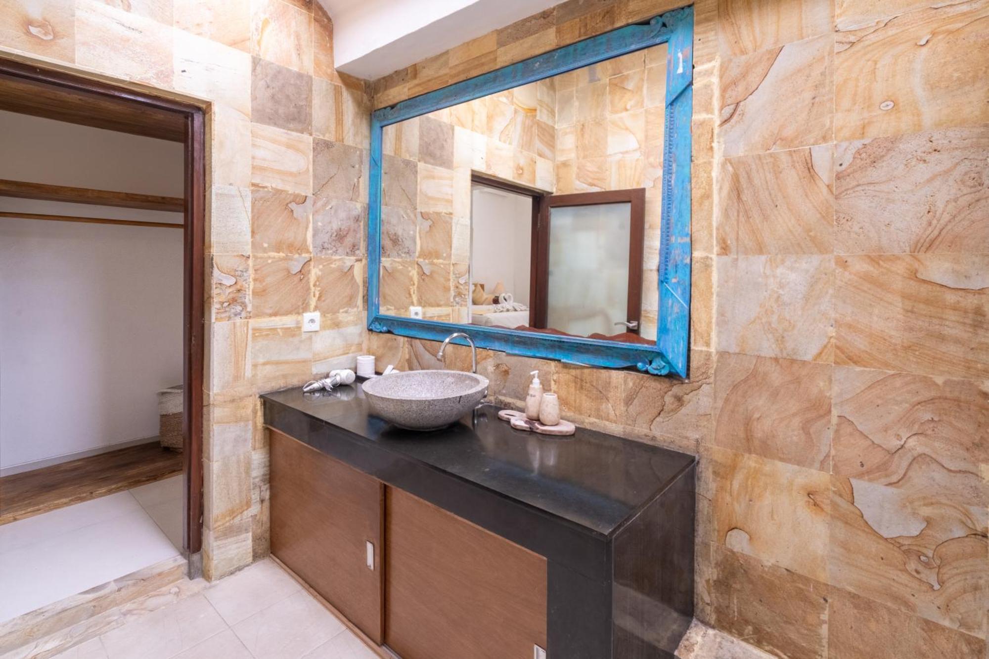 Villa 5 Bedroom With Pool At 5 Mnt To By Car *