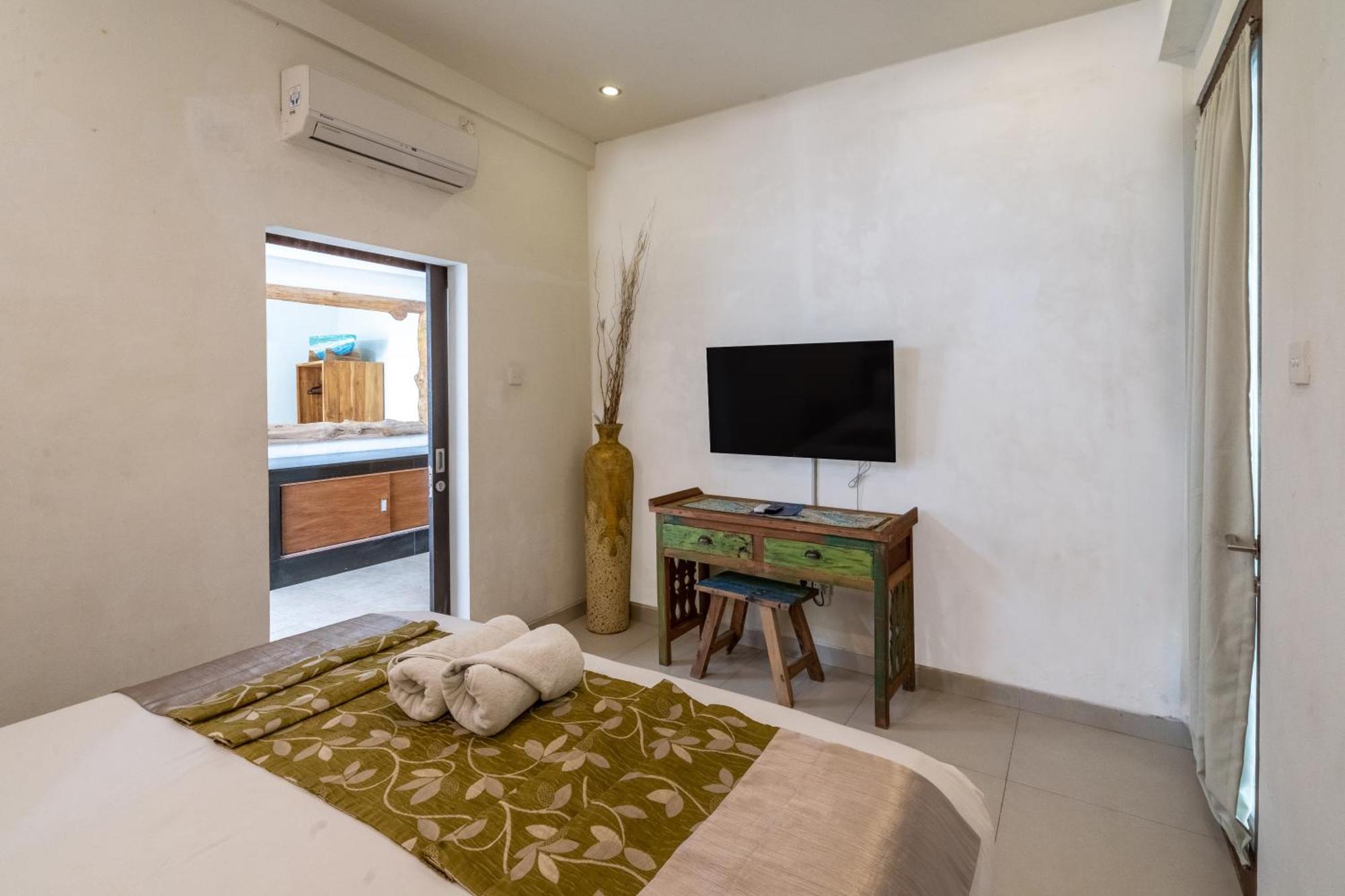 5 Bedroom With Pool At 5 Mnt To By Car Villa