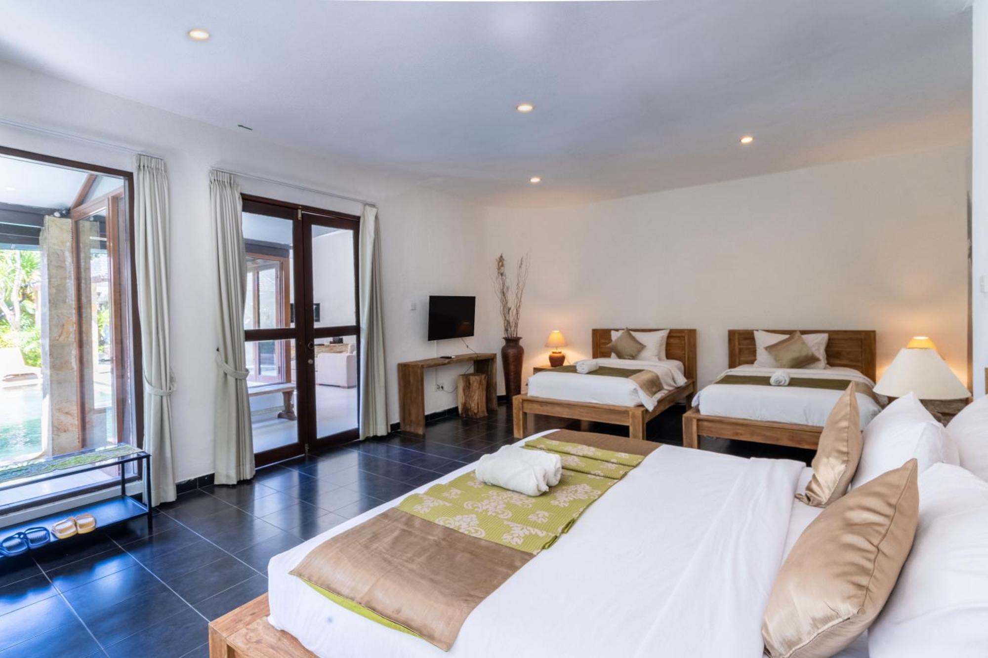 Villa 5 Bedroom With Pool At 5 Mnt To By Car Seminyak (Bali)