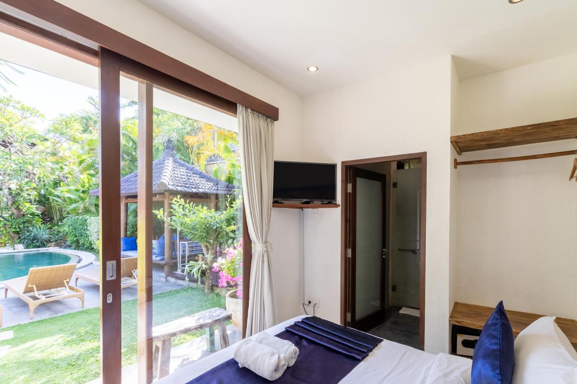 5 Bedroom With Pool At 5 Mnt To By Car Villa