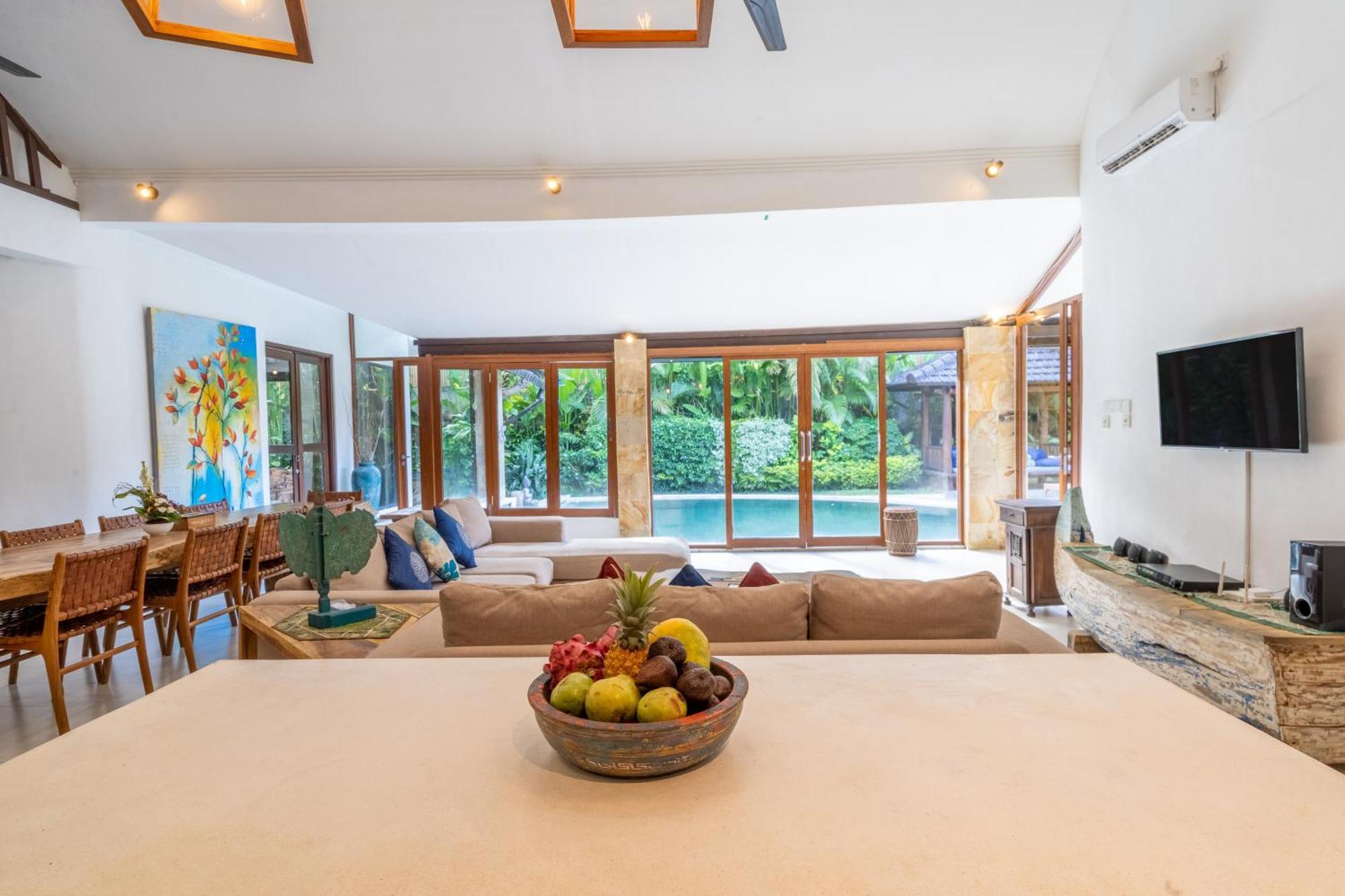 Villa 5 Bedroom With Pool At 5 Mnt To By Car Seminyak (Bali)