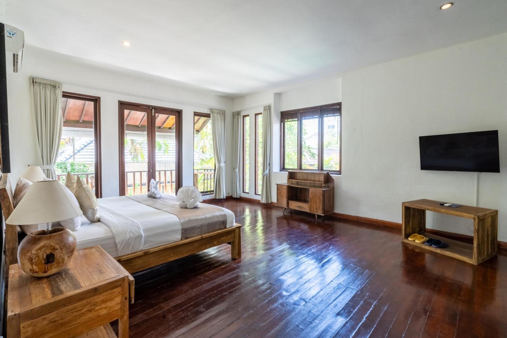 5 Bedroom With Pool At 5 Mnt To By Car *