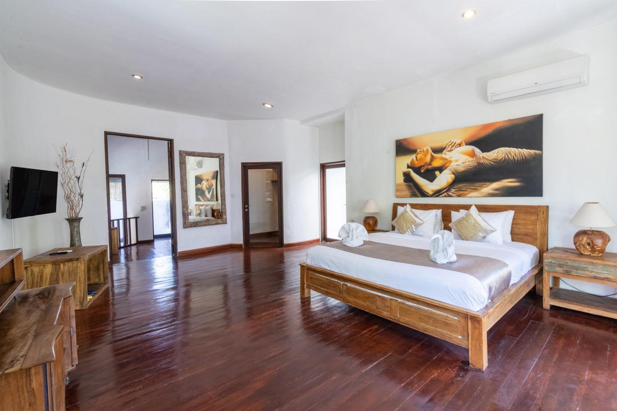 5 Bedroom With Pool At 5 Mnt To By Car Villa *