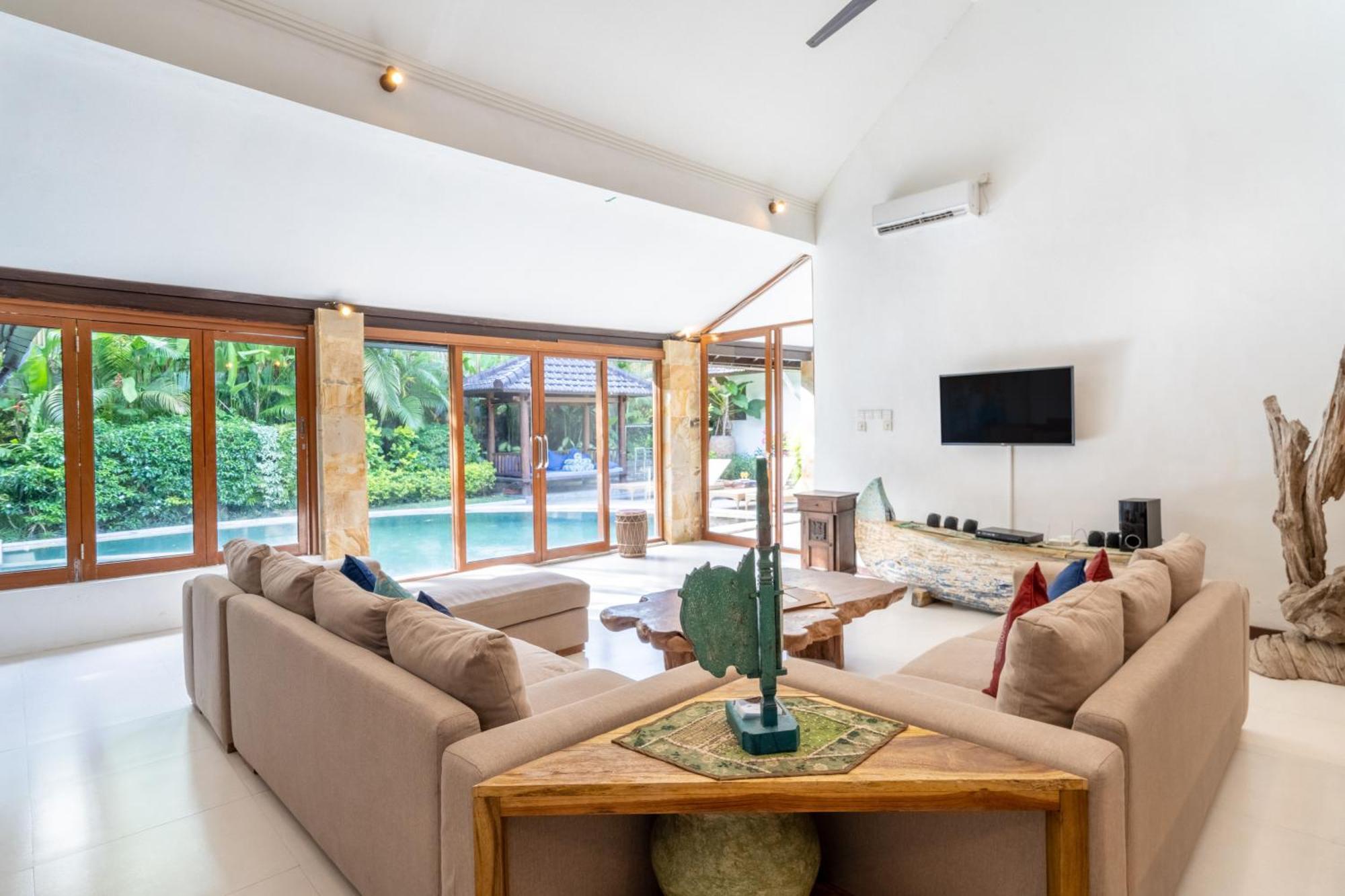 5 Bedroom With Pool At 5 Mnt To By Car *